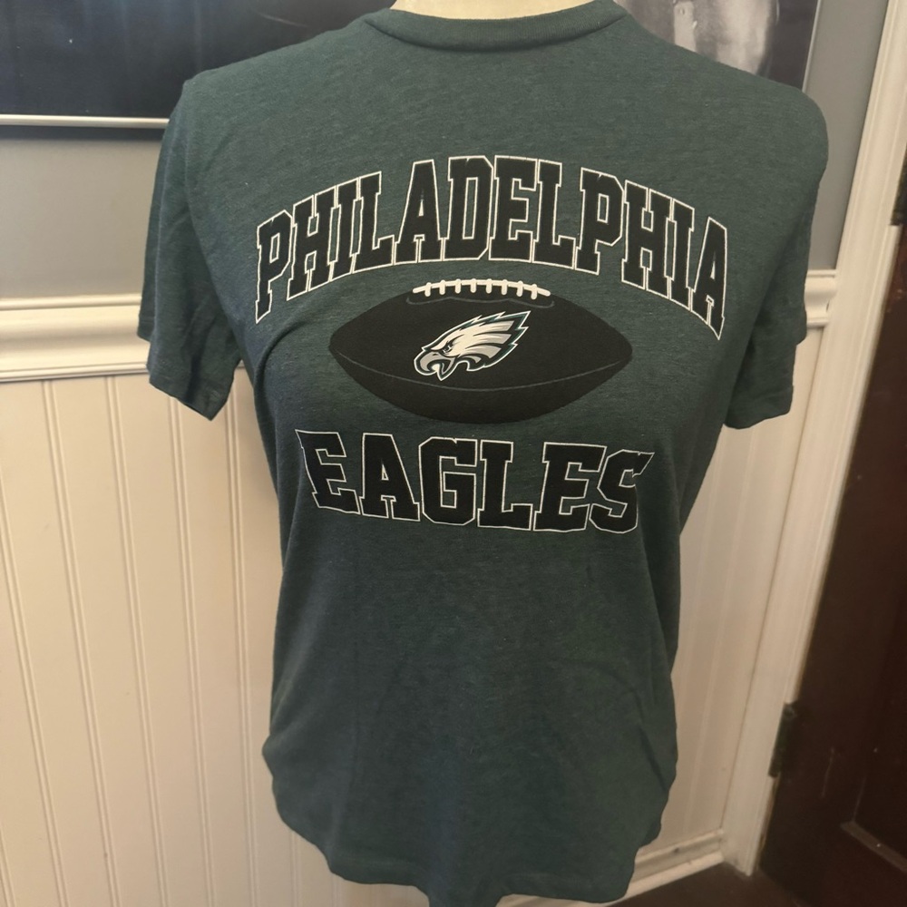 NFL Team Apparel Boys Philadelphia Eagles Tshirt Size XL (14-16)